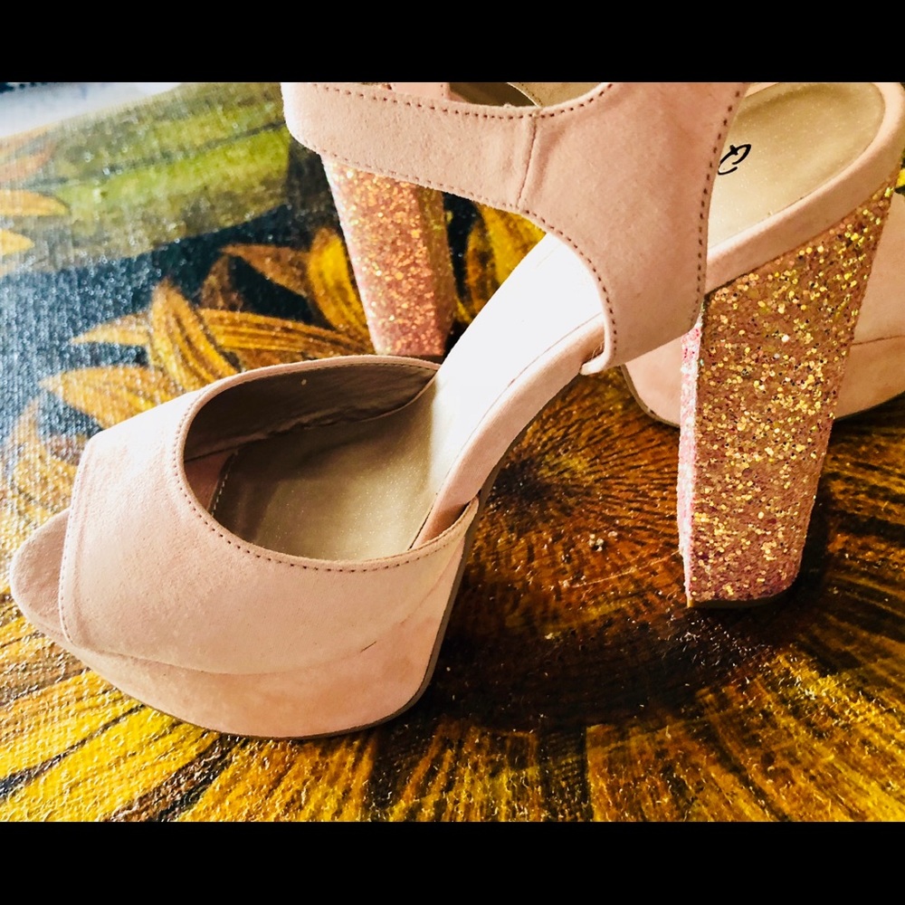Block Heel - Picture 2 of 5